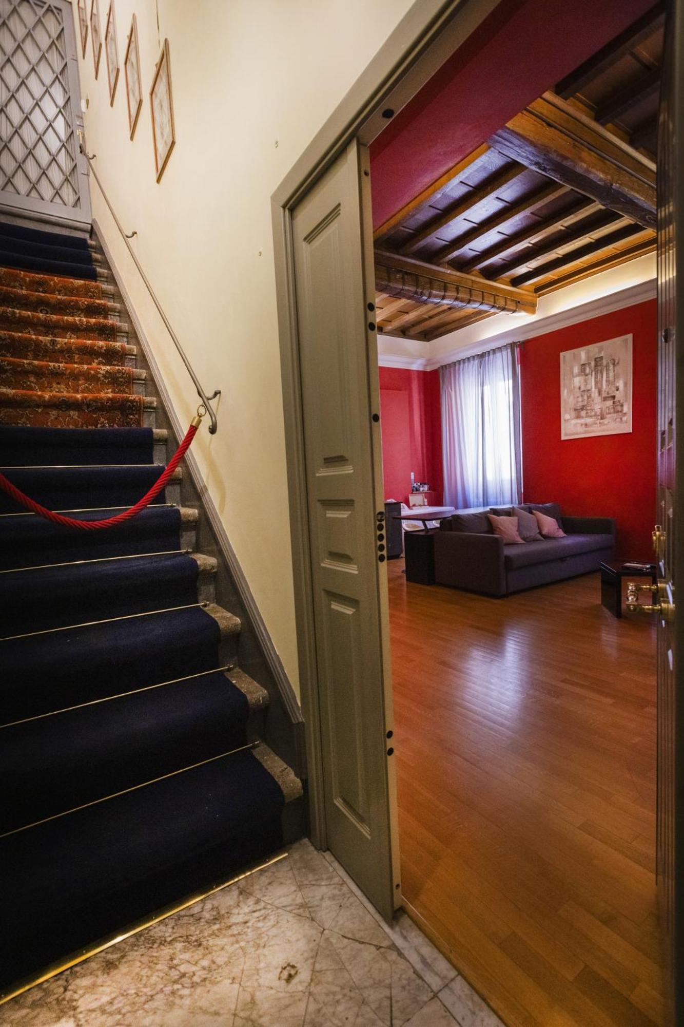 Barberini Apt Close To Fontana Di Trevi Rome Exterior photo