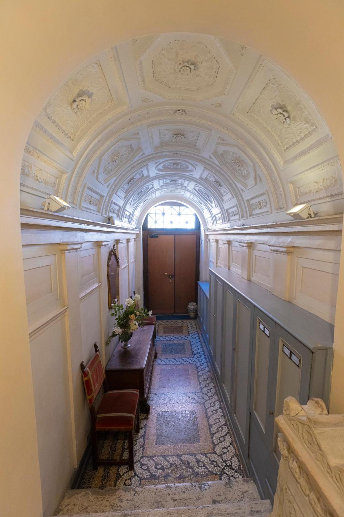 Barberini Apt Close To Fontana Di Trevi Rome Exterior photo
